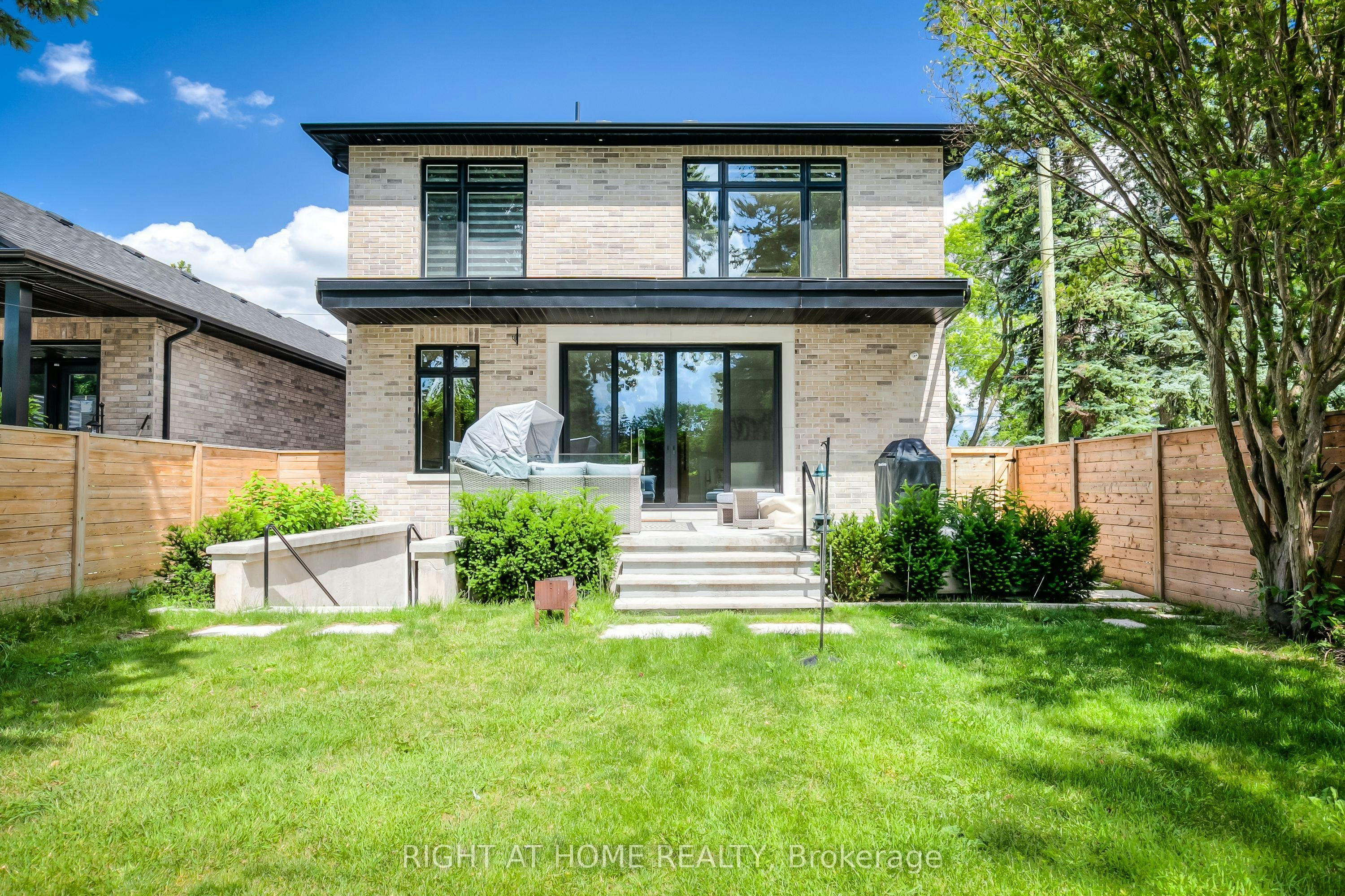 124 Shaver Avenue N, Toronto, ON, M9B 4N8 - 19