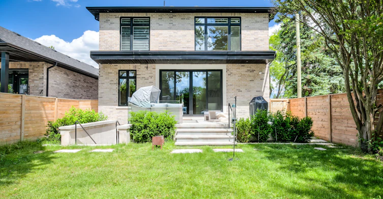 124 Shaver Avenue N, Toronto, ON, M9B 4N8 - 19