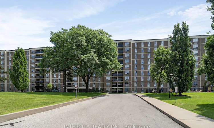 302-2825 Islington Avenue