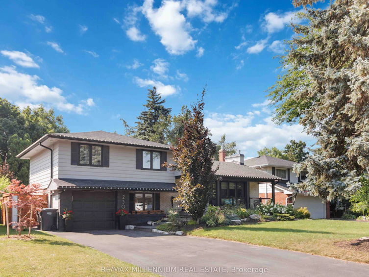 250 Daphne Avenue, Mississauga, ON, L5A 1M6