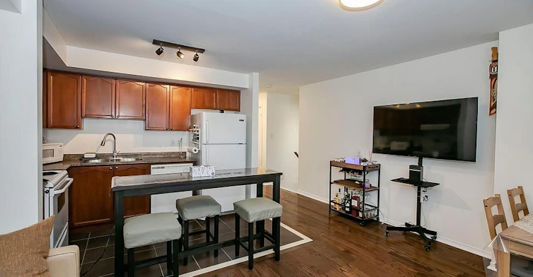 8-3985 Eglinton Avenue W, Mississauga, ON, L5M 0E7 - 4