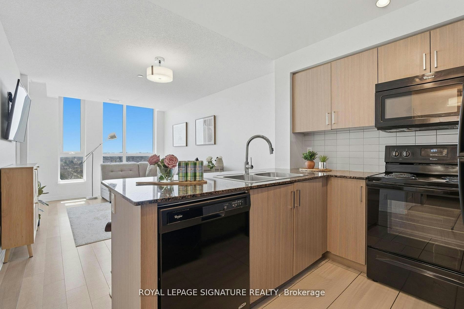 1116-80 Esther Lorrie Drive - 5