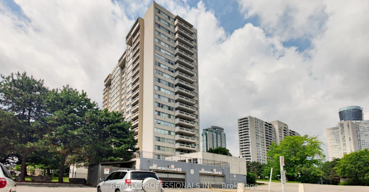 313-3590 Kaneff Crescent, Mississauga, ON, L5A 3X3