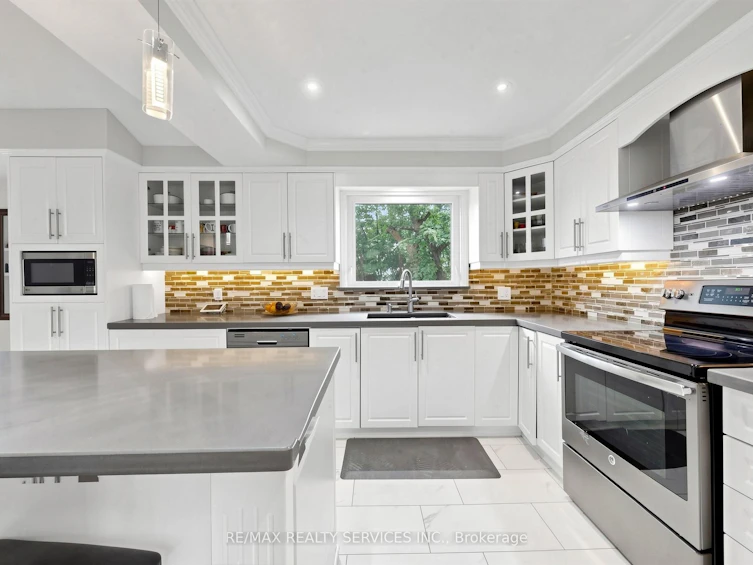 30 Mcgillivary Crescent, Brampton, ON, L6S 3P7 - 15