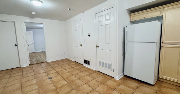 B1-2417 Dundas Street W, Toronto, ON, M6P 1X3 - 10