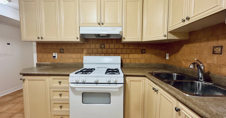 B1-2417 Dundas Street W, Toronto, ON, M6P 1X3 - 3