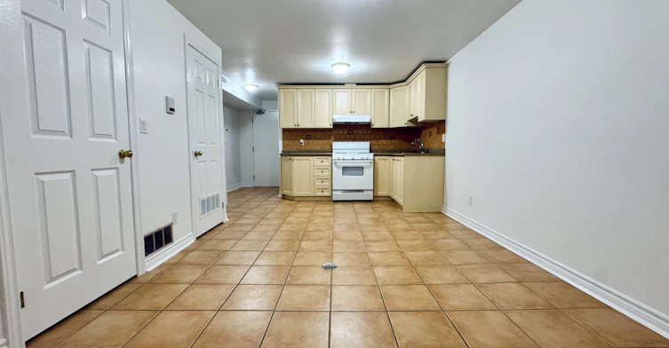 B1-2417 Dundas Street W, Toronto, ON, M6P 1X3