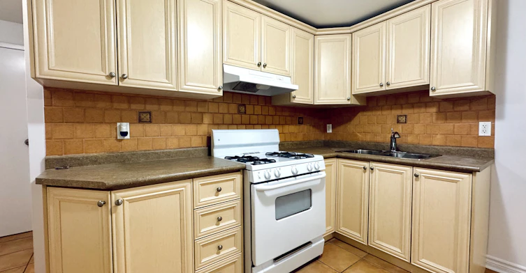 B1-2417 Dundas Street W, Toronto, ON, M6P 1X3 - 4