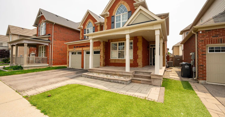 1071 Syndenham Lane, Milton, ON, L9T 8J1 - 2