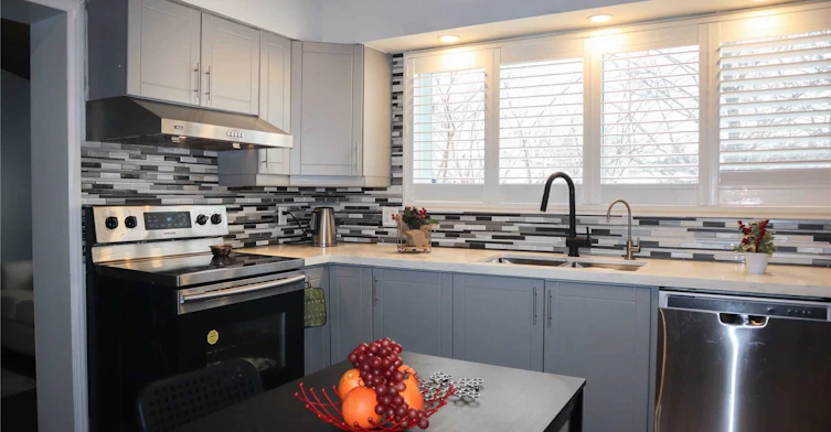 423 Scarsdale Crescent, Oakville, ON, L6L 3W6 - 4