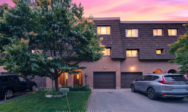 5-68 Darras Court