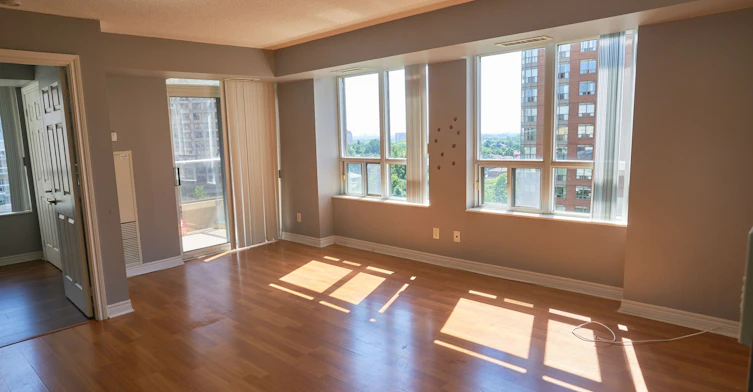 811-310 Burnhamthorpe Road W, Mississauga, ON, L5B 4P9