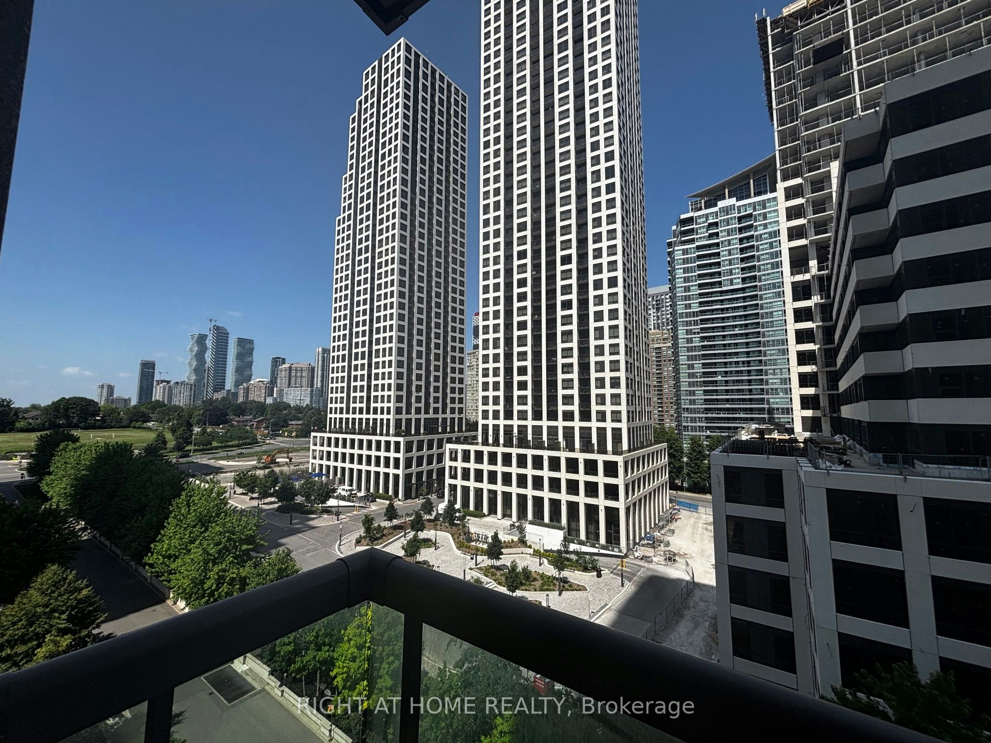 907-3504 Hurontario Street, Mississauga, ON, L5B 0B9 - 4