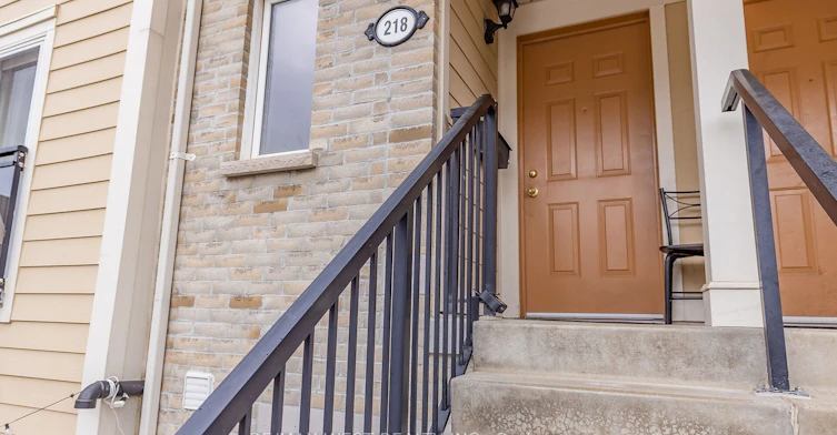 218-4975 Southampton Drive, Mississauga, ON, L5M 8E1 - 2