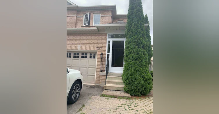 Upper-7227 Para Place, Mississauga, ON, L5W 1K4