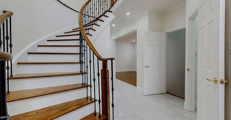 671 Deckhouse Court, Mississauga, ON, L5W 1P9 - 2