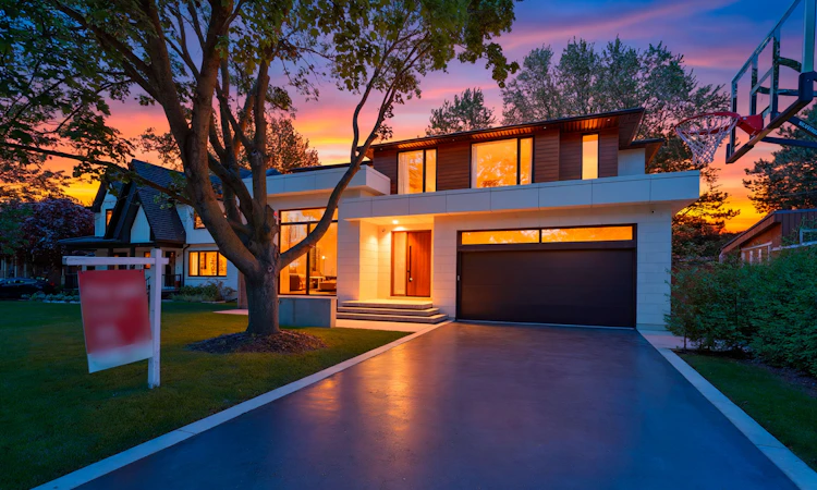 2186 Harcourt Crescent