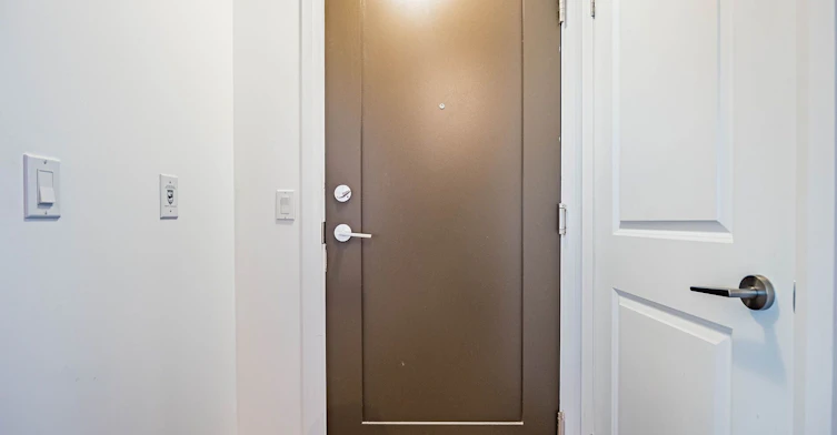 1301-55 Eglinton Avenue W, Mississauga, ON, L5R 0E4 - 5