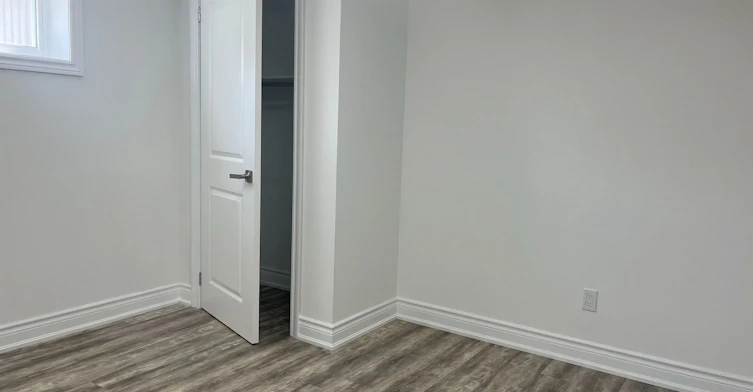 Lower-29 Savona Drive, Toronto, ON, M8W 4T9 - 2