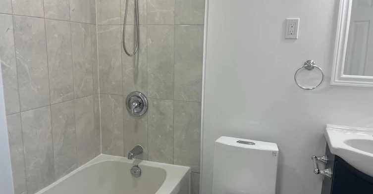 Lower-29 Savona Drive, Toronto, ON, M8W 4T9 - 3