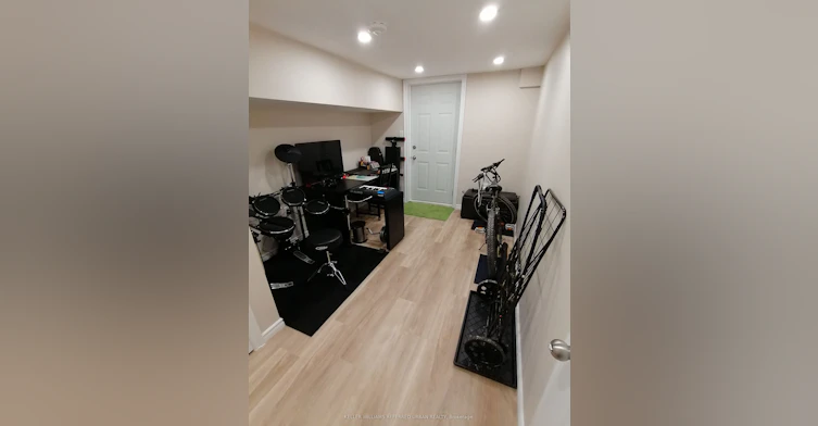 Lower-163 Livingstone Avenue, Toronto, ON, M6E 2L9 - 14