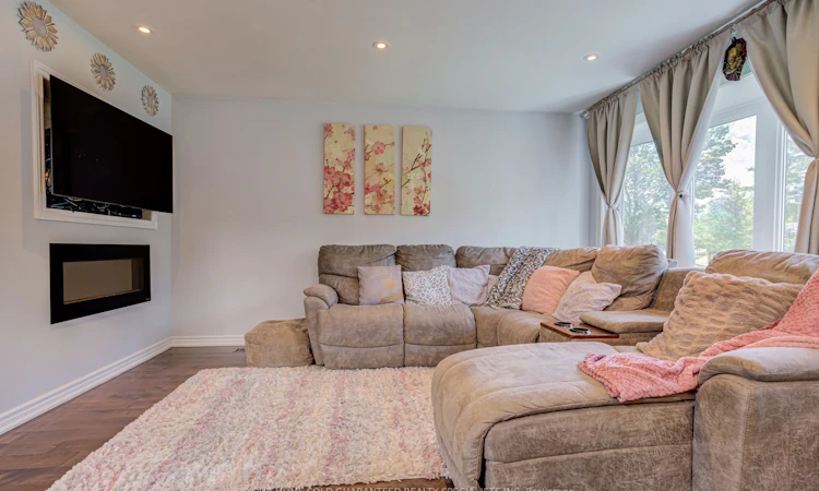 5 Hallow Crescent