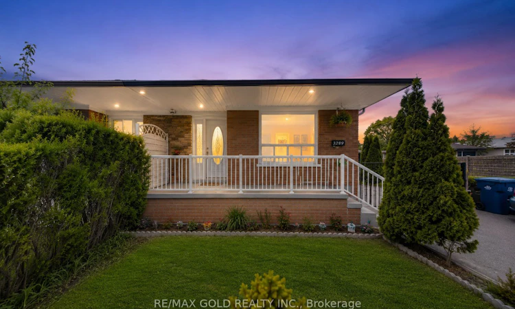 3289 Victory Crescent