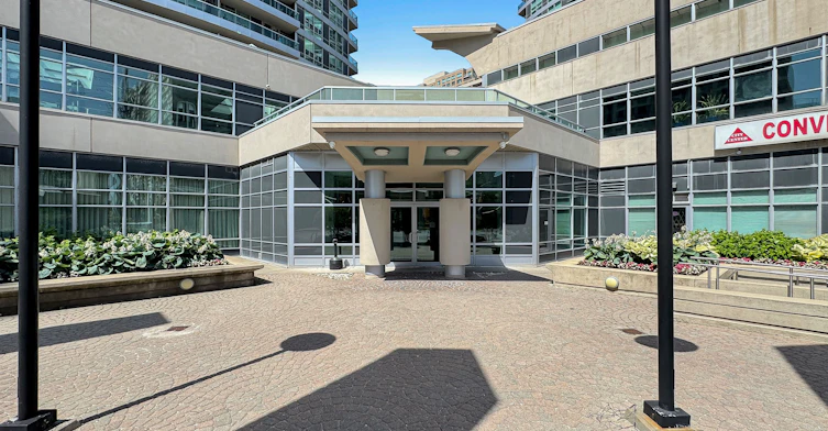 709-1 Elm Drive W, Mississauga, ON, L5B 4M1 - 2