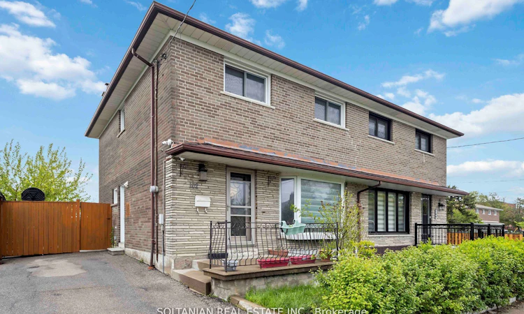 102 Elnathan Crescent