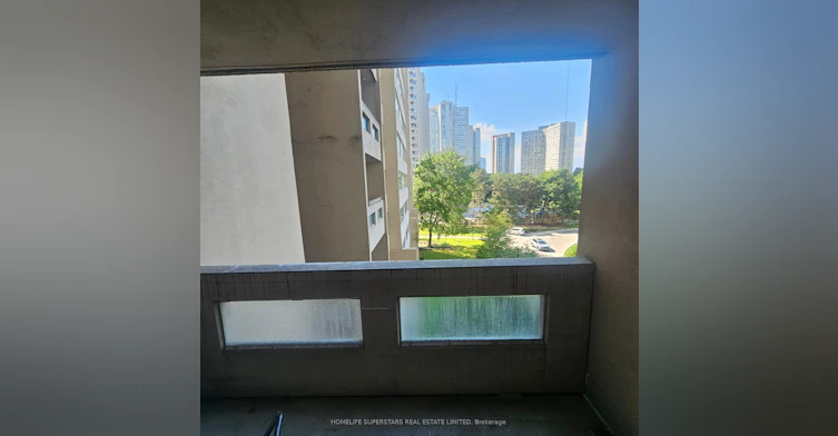 506-3590 Kaneff Crescent, Mississauga, ON, L5A 3X3 - 3