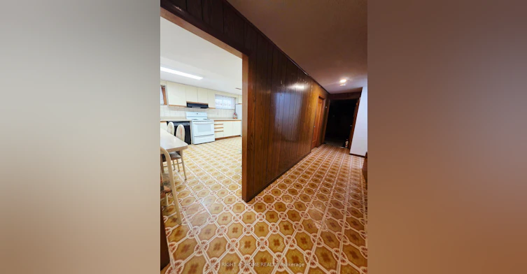 Lower-252 Maple Leaf Drive, Toronto, ON, M6L 1P1 - 6
