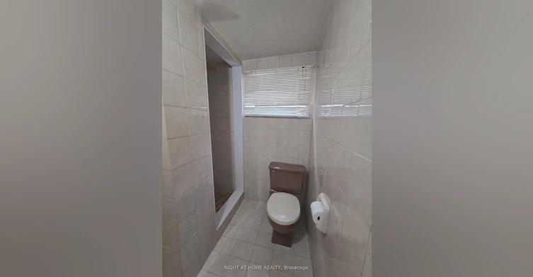 Lower-252 Maple Leaf Drive, Toronto, ON, M6L 1P1 - 16