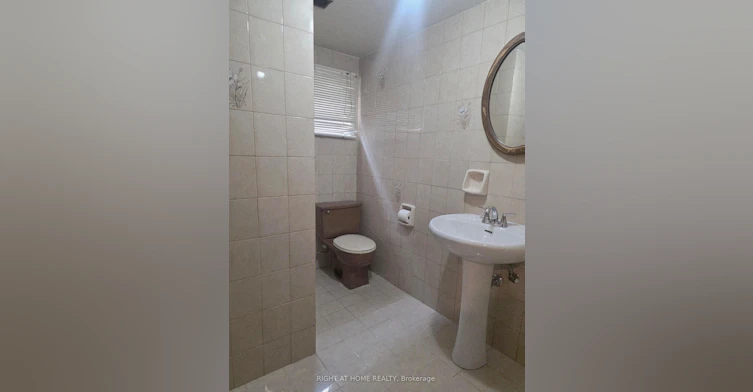 Lower-252 Maple Leaf Drive, Toronto, ON, M6L 1P1 - 15