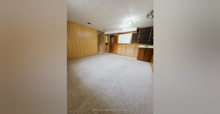 Lower-252 Maple Leaf Drive, Toronto, ON, M6L 1P1 - 10
