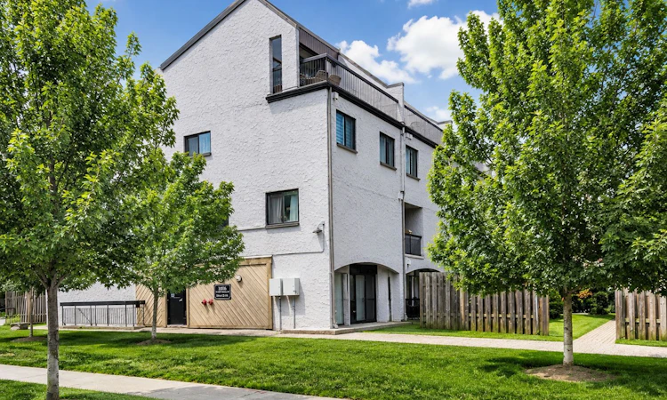 40-1016 Falgarwood Drive