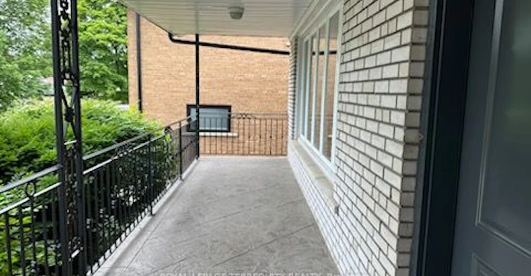 Main/Upper-5 Hunting Ridge, Toronto, ON, M9R 1B4 - 3