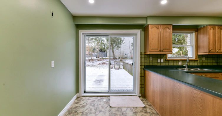 Main/Upper-5 Hunting Ridge, Toronto, ON, M9R 1B4 - 13