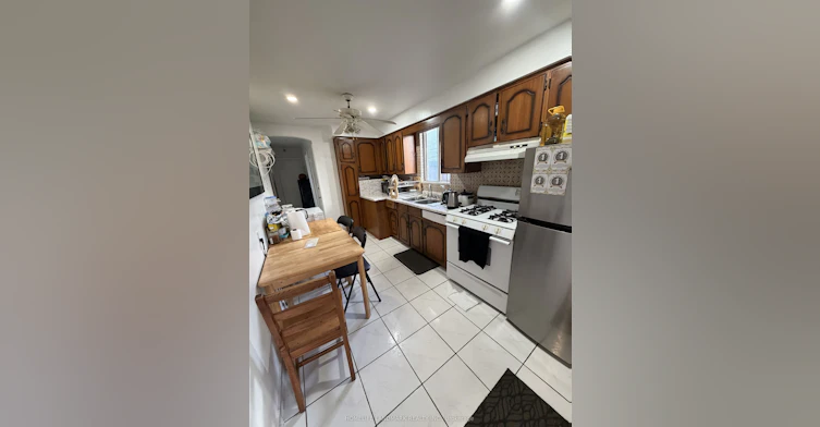 131 Cameron Avenue, Toronto, ON, M6M 1R6 - 4