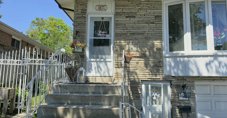 Upper-3471 The Credit Woodlands Drive, Mississauga, ON, L5C 2K5 - 2
