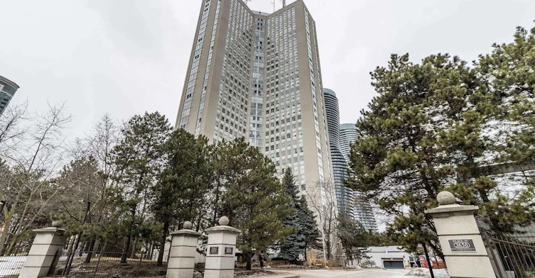 2405-3650 Kaneff Crescent, Mississauga, ON, L5A 4A1