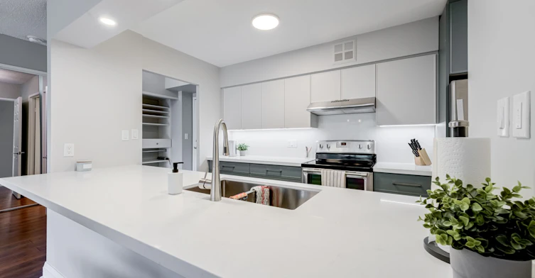 329-22 Southport Street, Toronto, ON, M6S 4Y9 - 6