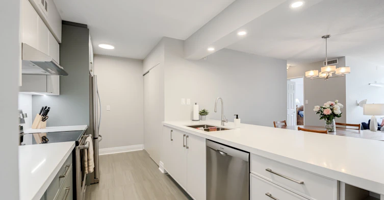 329-22 Southport Street, Toronto, ON, M6S 4Y9 - 8