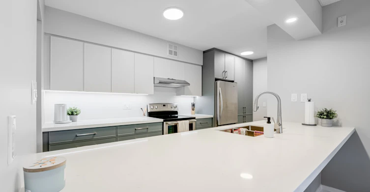 329-22 Southport Street, Toronto, ON, M6S 4Y9 - 7