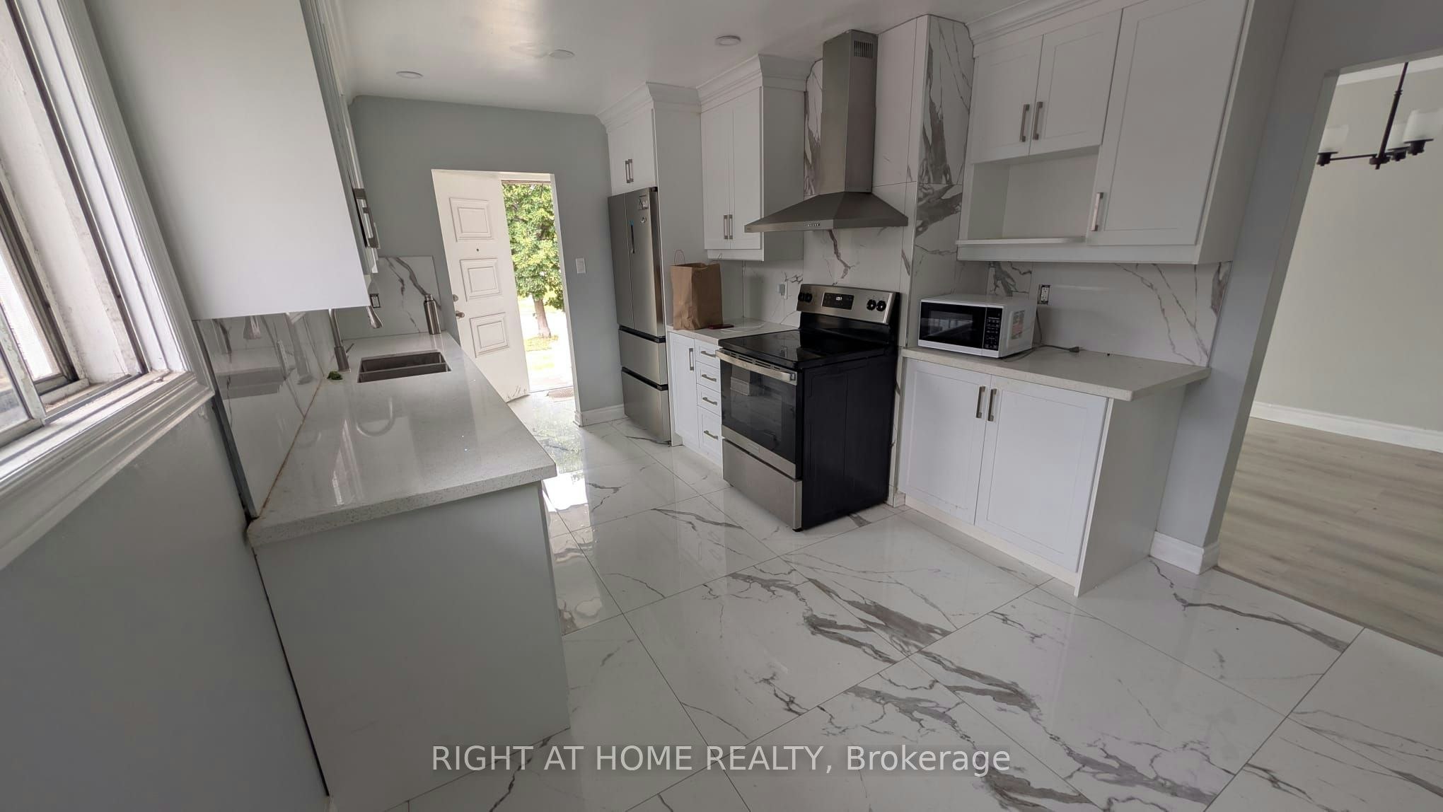 Main-68 Elnathan Crescent, Toronto, ON, M9L 2G1 - 2