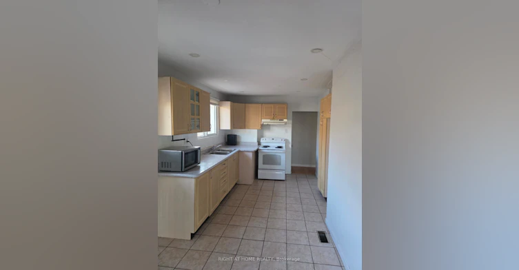 Main Floor-34 Goldsboro Road, Toronto, ON, M9L 1A7 - 7