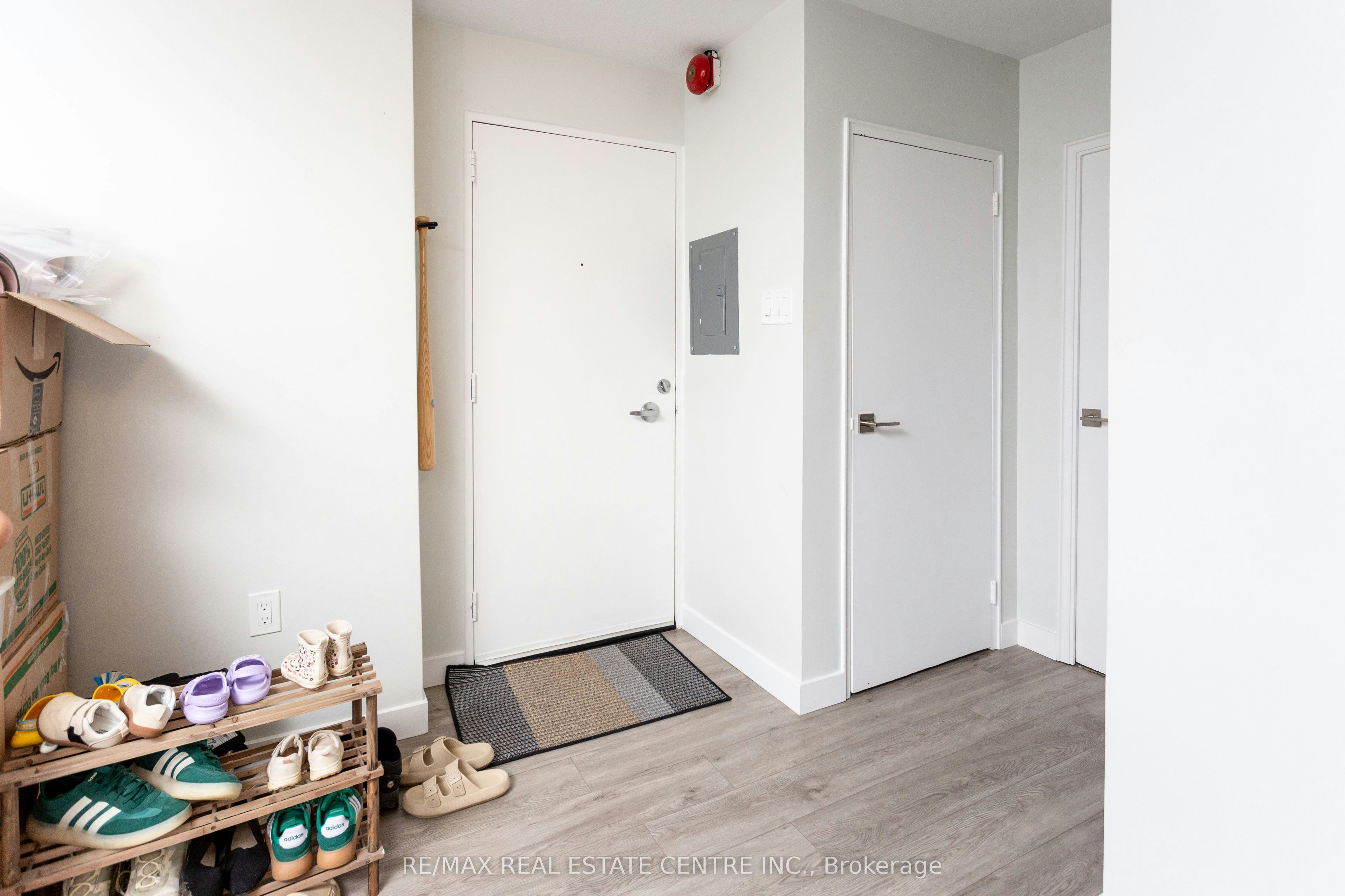504-371 Lakeshore Road W, Mississauga, ON, L5H 1H4 - 4