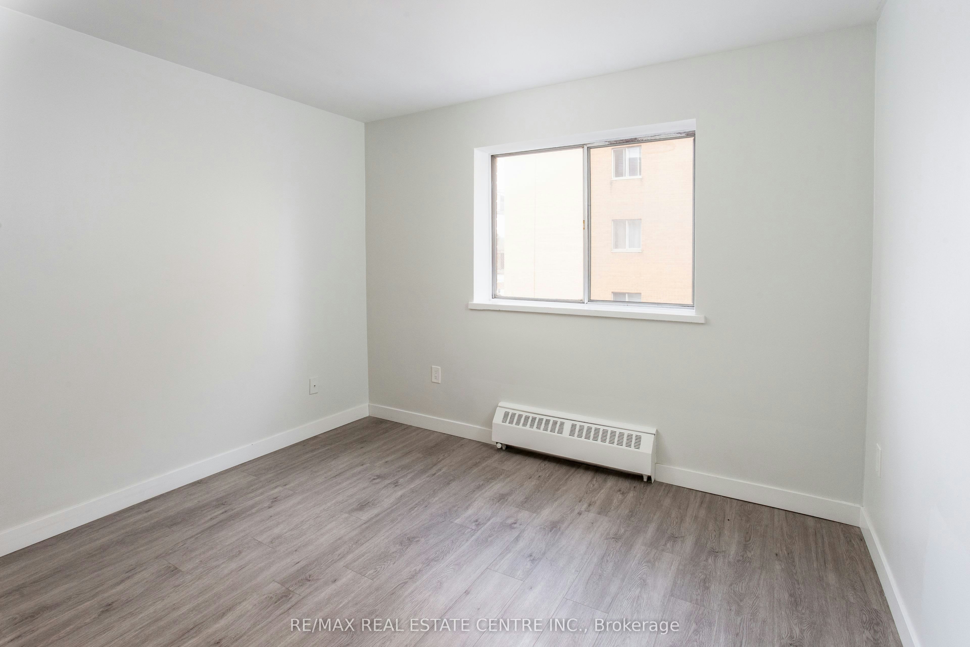 504-371 Lakeshore Road W, Mississauga, ON, L5H 1H4 - 9