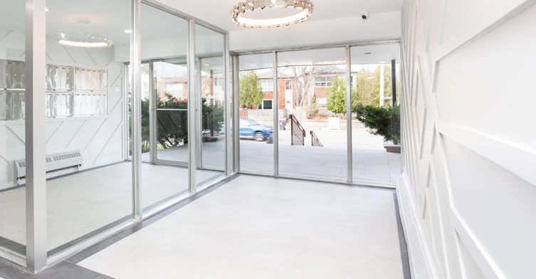 504-371 Lakeshore Road W, Mississauga, ON, L5H 1H4 - 2