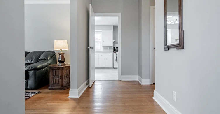 44 Saybrook Avenue, Toronto, ON, M8Z 2V4 - 4