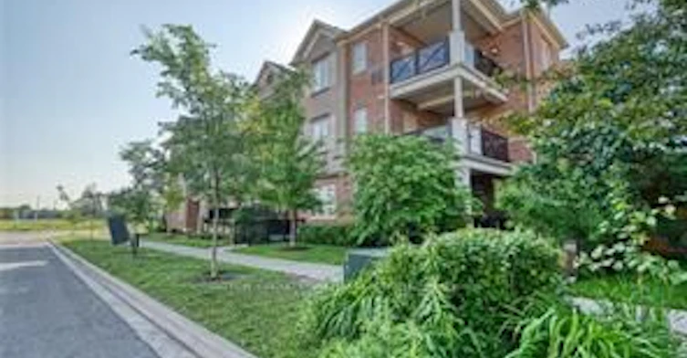 204-272 Georgian Drive, Oakville, ON, L6H 0K4